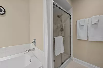 153 E Laurel Avenue #202, Lake Forest, IL 60045 - Photo 14