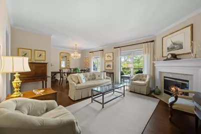 153 E Laurel Avenue #202, Lake Forest, IL 60045 - Photo 2