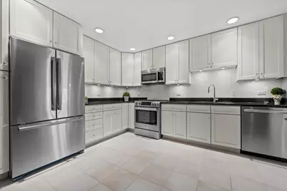 153 E Laurel Avenue #202, Lake Forest, IL 60045 - Photo 8