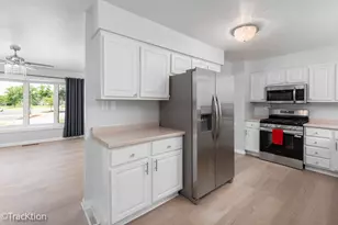 525 King Arthur Dr, Bolingbrook, IL 60440 - Photo 6