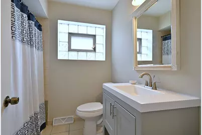 11121 S Ewing Avenue, Chicago, IL 60617 - Photo 8