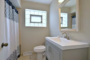 11121 S Ewing Ave, Chicago, IL 60617 - Photo 8