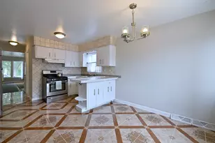 11121 S Ewing Ave, Chicago, IL 60617 - Photo 4