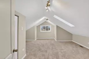 8132 S Paxton Ave, Chicago, IL 60617 - Photo 16
