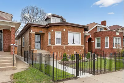 8132 S Paxton Avenue, Chicago, IL 60617 - Photo 2