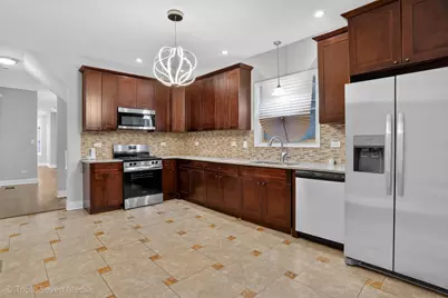 8132 S Paxton Avenue, Chicago, IL 60617 - Photo 12