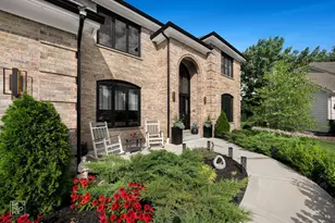 392 Crestwood Ct, Wood Dale, IL 60191 - Photo 8