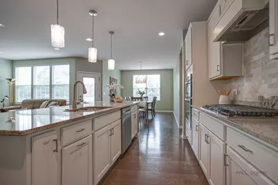 35 Pacific Avenue, Hawthorn Woods, IL 60047 - Photo 8
