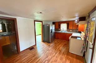 105 E 12th St, Streator, IL 61364 - Photo 6