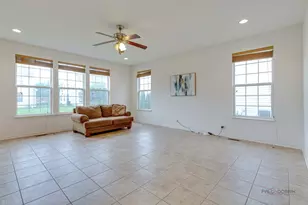 2030 Padua Dr, Elgin, IL 60123 - Photo 8
