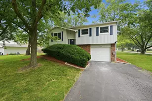 212 Kenilworth Dr, Bolingbrook, IL 60440 - Photo 1