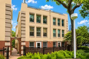 1170 S Plymouth Ct, Chicago, IL 60605 - Photo 1