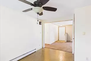 1114 W Lynwood Ct, Freeport, IL 61032 - Photo 6