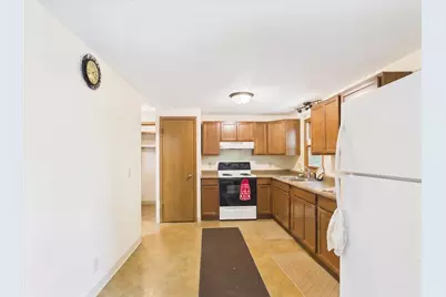 1114 W Lynwood Court, Freeport, IL 61032 - Photo 8