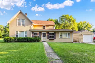 514 Locust St, Elgin, IL 60123 - Photo 1