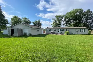 515 E Ross Ln, Danville, IL 61832 - Photo 4