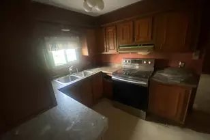 515 E Ross Ln, Danville, IL 61832 - Photo 8