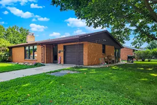 900 Christie St, Ottawa, IL 61350 - Photo 1