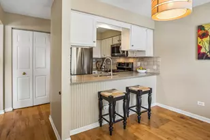 2543 E Hunter Dr, Arlington Heights, IL 60004 - Photo 12