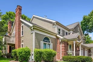 2543 E Hunter Dr, Arlington Heights, IL 60004 - Photo 2