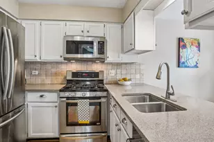 2543 E Hunter Dr, Arlington Heights, IL 60004 - Photo 10