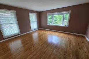 180 Farmgate Dr, Schaumburg, IL 60193 - Photo 6