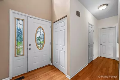 6 Elizabeth Court, Lake in the Hills, IL 60156 - Photo 2