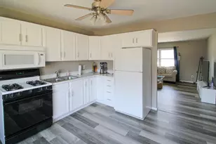 618 Dogwood Dr, Champaign, IL 61821 - Photo 4