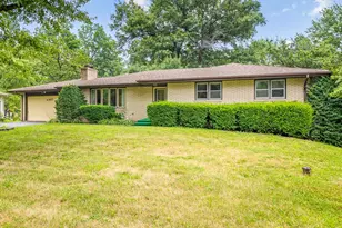 4367 Shorewood Dr, Rockford, IL 61101 - Photo 1