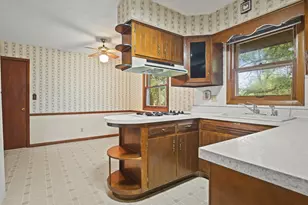 4367 Shorewood Dr, Rockford, IL 61101 - Photo 8