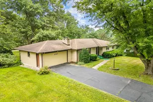 4367 Shorewood Dr, Rockford, IL 61101 - Photo 2