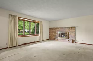 4367 Shorewood Dr, Rockford, IL 61101 - Photo 6