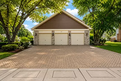 17 Cherrywood Drive, Schaumburg, IL 60194 - Photo 4