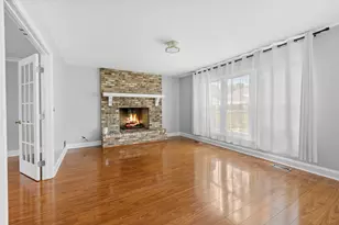 17 Cherrywood Dr, Schaumburg, IL 60194 - Photo 10