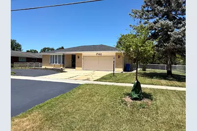 1762 E Camp McDonald Road, Mount Prospect, IL 60056 - Photo 2