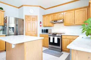 2212 Caton Ridge Dr, Plainfield, IL 60586 - Photo 12