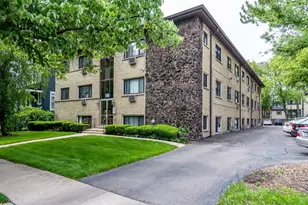 109 S Elmwood Ave, Oak Park, IL 60302 - Photo 2
