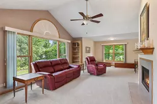 17 Garden Crescent Ct, Elgin, IL 60123 - Photo 4