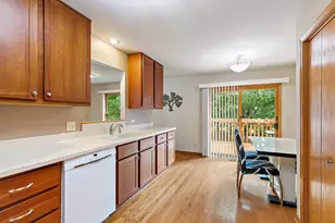 17 Garden Crescent Ct, Elgin, IL 60123 - Photo 8