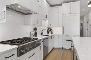 1347 W Grand Ave, Chicago, IL 60642 - Photo 4
