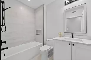1347 W Grand Ave, Chicago, IL 60642 - Photo 18