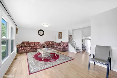 9045 Emerson Drive, Des Plaines, IL 60016 - Photo 12
