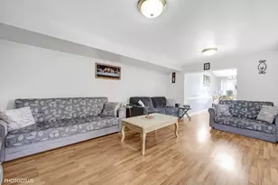 9045 Emerson Dr, Des Plaines, IL 60016 - Photo 6