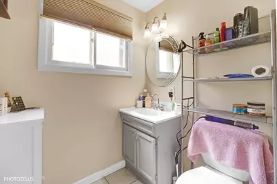 9045 Emerson Drive, Des Plaines, IL 60016 - Photo 10