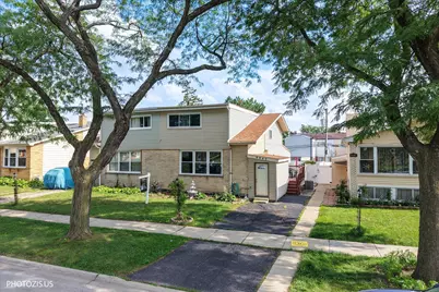 9045 Emerson Drive, Des Plaines, IL 60016 - Photo 2