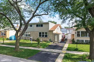 9045 Emerson Dr, Des Plaines, IL 60016 - Photo 2