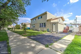 9045 Emerson Dr, Des Plaines, IL 60016 - Photo 1