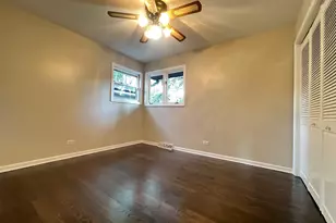 16260 W Arlington Dr, Libertyville, IL 60048 - Photo 10