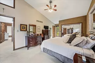 318 N Brookshore Dr, Shorewood, IL 60404 - Photo 12