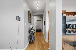 3008 W Addison St, Chicago, IL 60618 - Photo 20